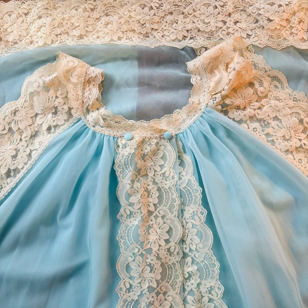 🦋 1960’s Peignoir Robe 🦋 - Picture 2 of 13